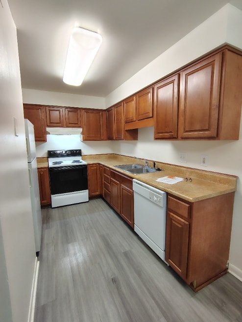 Building Photo - 600 Reusens Rd