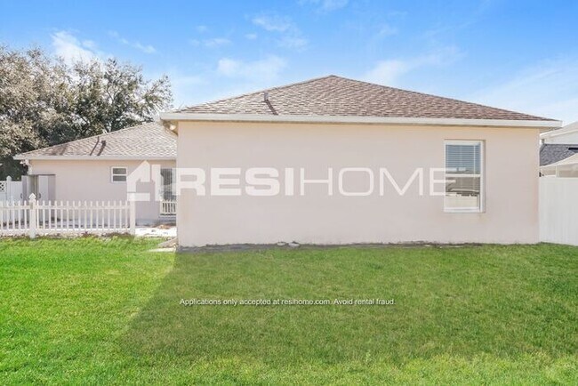 Building Photo - 14145 Spring Hill Dr