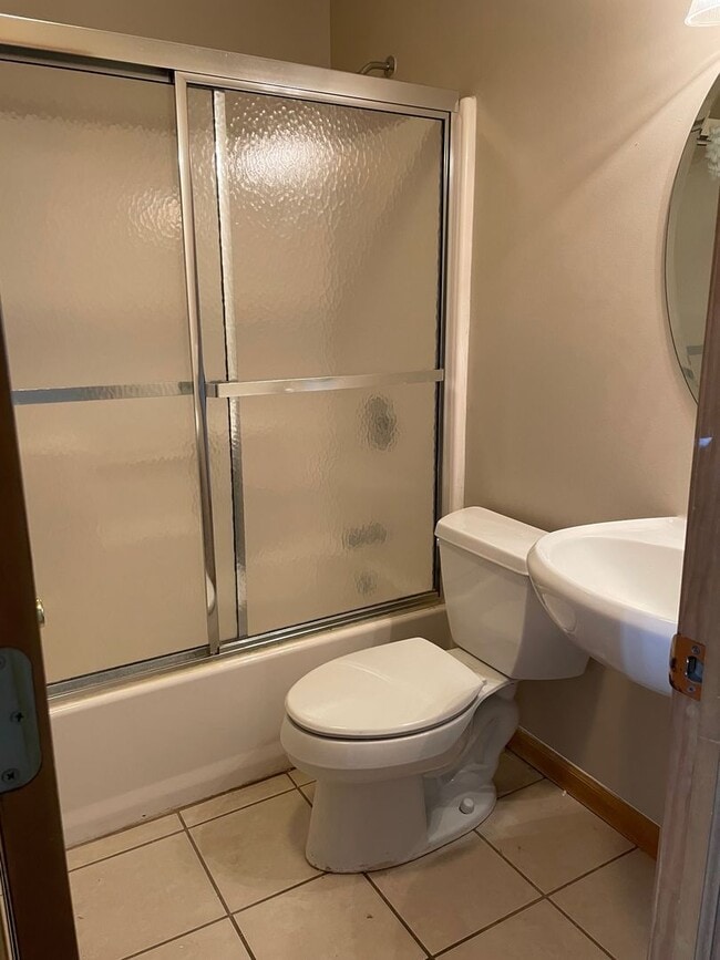 Building Photo - Waterfront! 3 Bedroom, 2 Bath Condo- Erie Village, East Syracuse