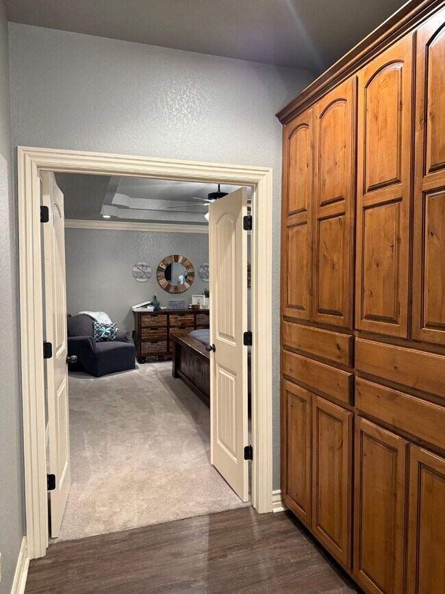 Building Photo - Pre-leasing for September - 5BR with all of the extras!