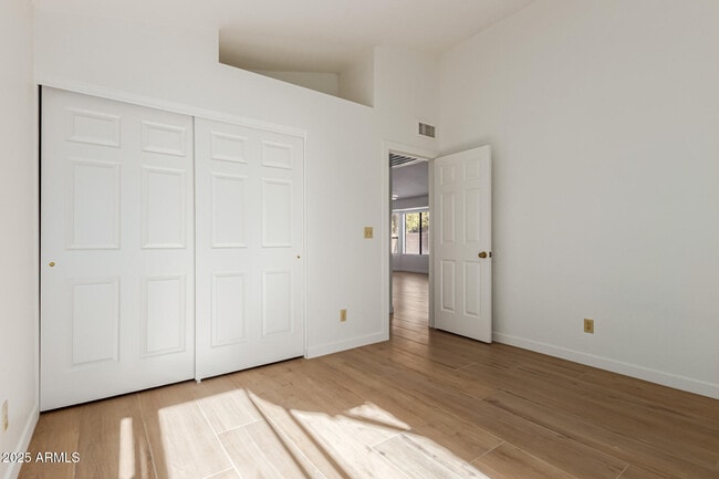 Building Photo - 768 S Martinique Dr