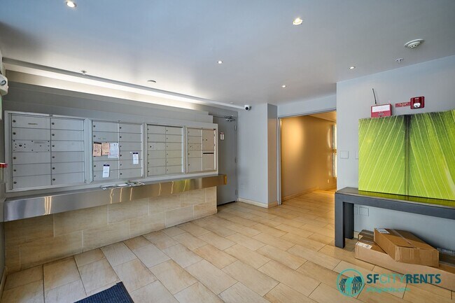 Building Photo - Polk Gulch: Modern 4th Floor Condo w/ in-unit W/D, Garage Parking & Shared Roof Deck