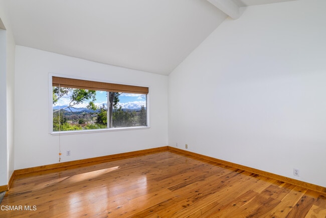 Building Photo - 2 Sparrowhawk Ln