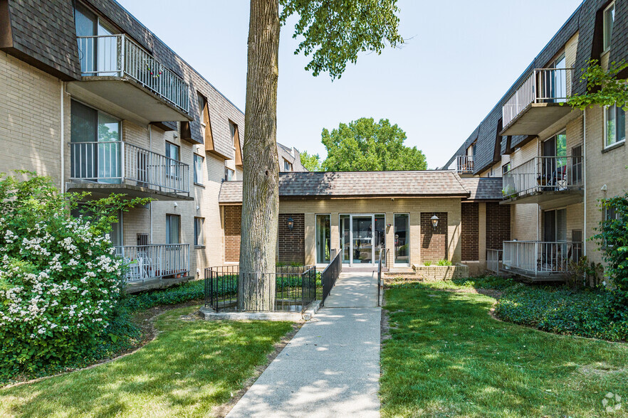 Building Entrance - Randall House Apartments