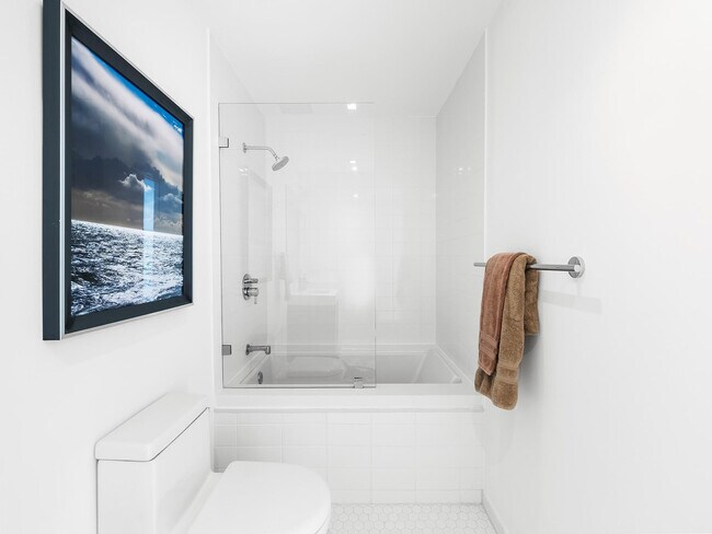 Building Photo - 401 N Birch Rd