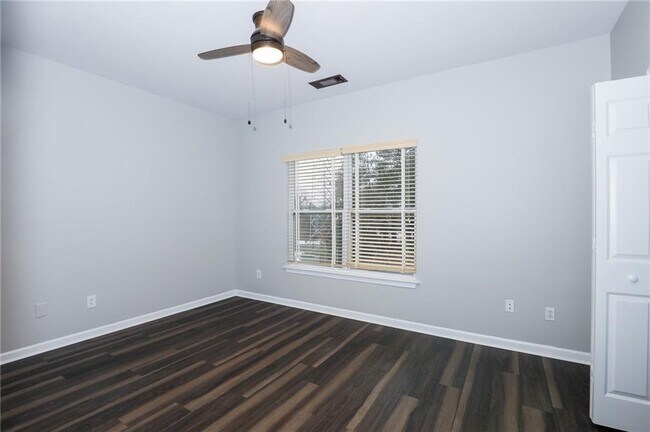 Building Photo - 2145 Hollywood Dr NW