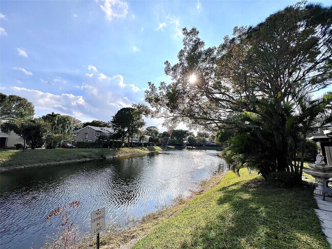 Building Photo - 2246 Discovery Cir W