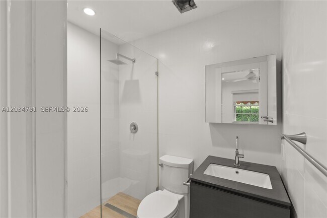 Building Photo - 3130 Bird 3