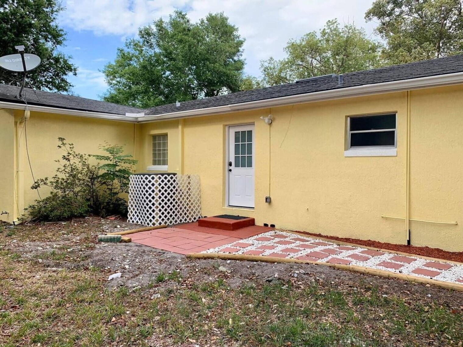 Building Photo - 2728 Raeford Rd