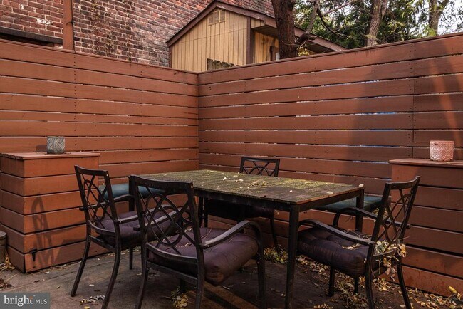 Building Photo - 1121 Earl St