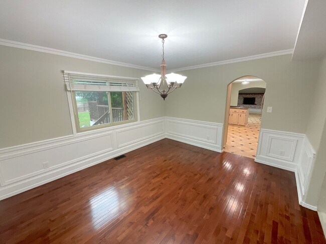 Building Photo - 4 Bedroom Home Available Near S Academy Bl...