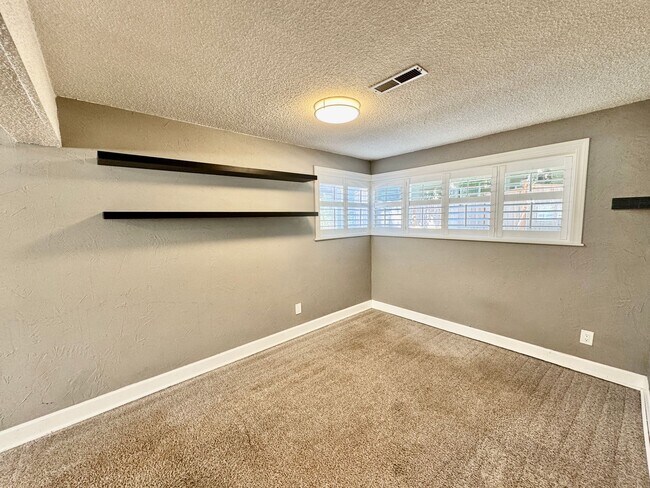 Building Photo - 15054 SE Fairwood Blvd
