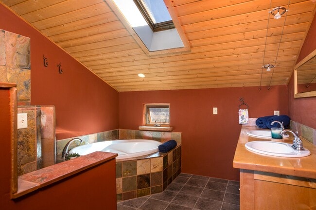 Building Photo - 27 Spanish Peaks Rd