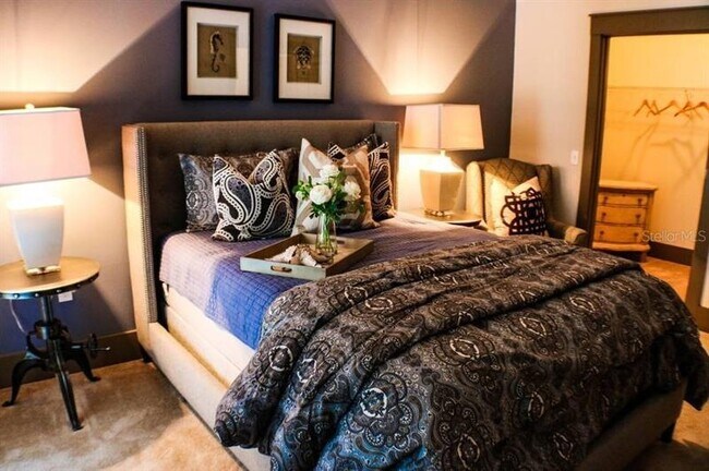 Building Photo - 1701 N Lois Ave