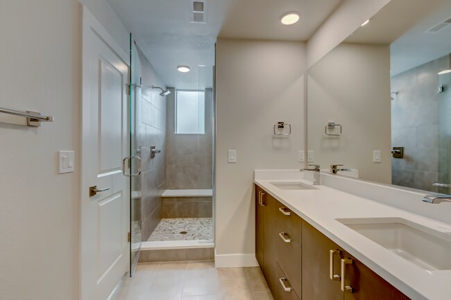 Building Photo - 1908 Hooker St