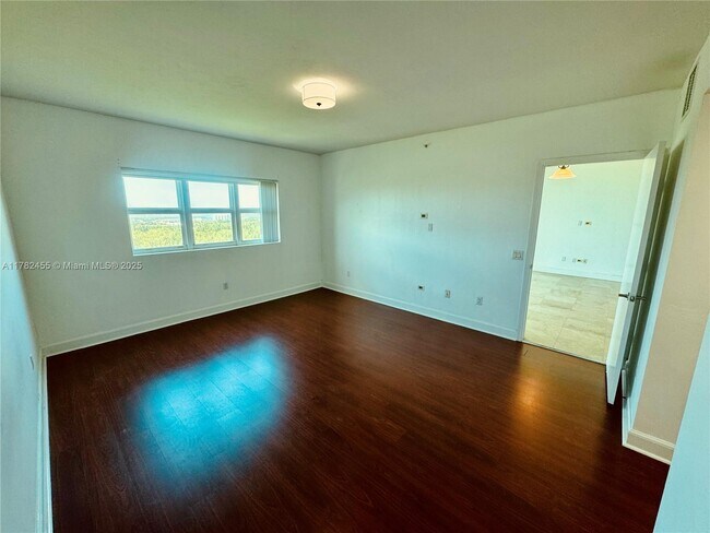 Building Photo - 15051 Royal Oaks Ln