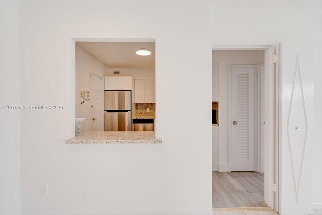 Building Photo - 5161 Collins Ave