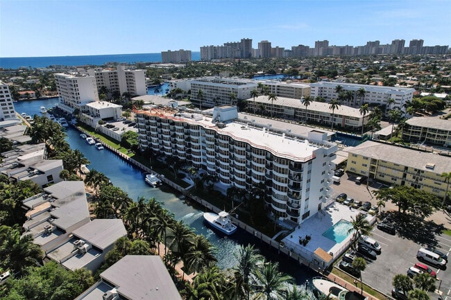 Building Photo - 3051 NE 48th St