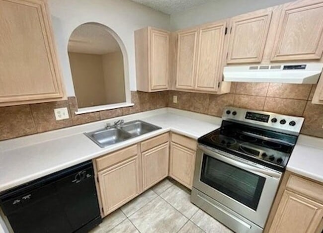 Building Photo - 7423 Corian Park Dr