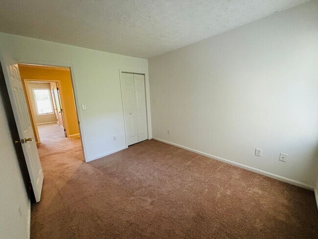 Building Photo - 530 Kamran Dr NW