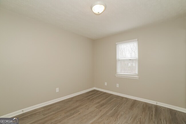 Building Photo - 5885 S Quail Dr