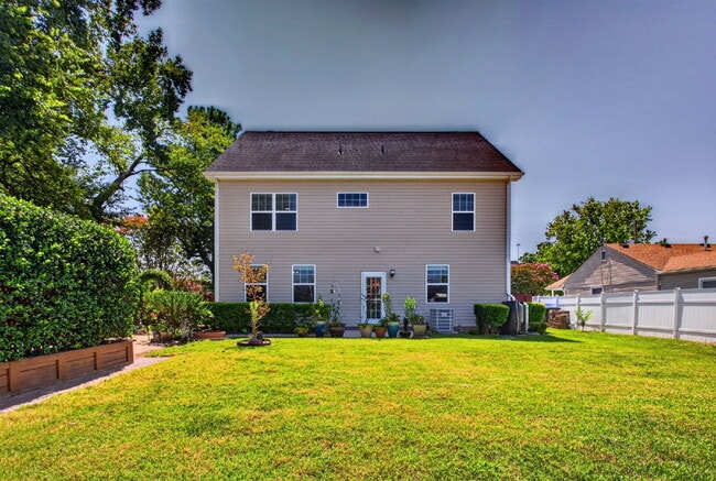 Building Photo - 844 Workwood Rd