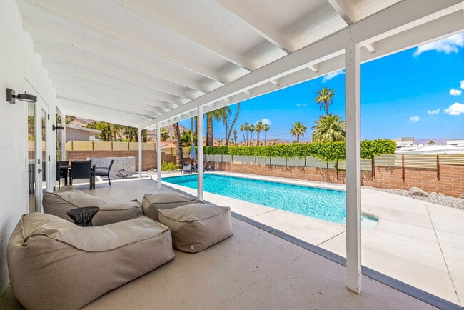 Building Photo - 38951 Bel Air Dr