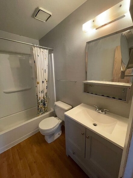 Building Photo - 1945 Arapahoe Ave