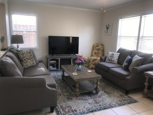 Building Photo - 818 Mccune Ct