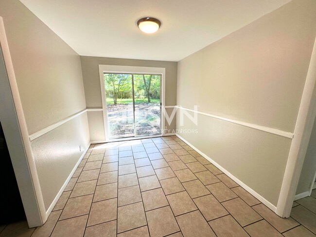 Building Photo - 1250 Druid Dr