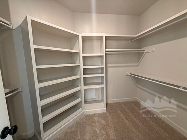 Building Photo - Beautiful NEW BUILD in Oakland, TN!