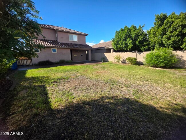 Building Photo - 9 S 195th Ln