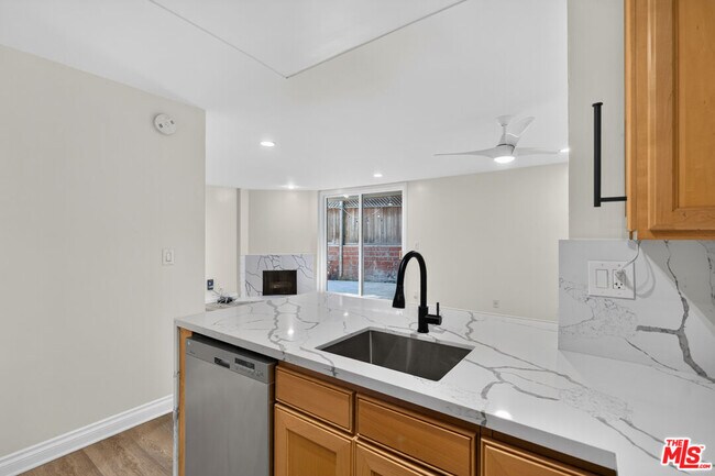 Building Photo - 6305 Green Valley Cir