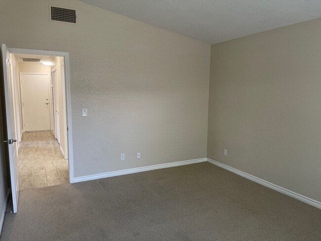 Building Photo - ***GORGEOUS SINGLE STORY BEAUTY IN THE HEA...
