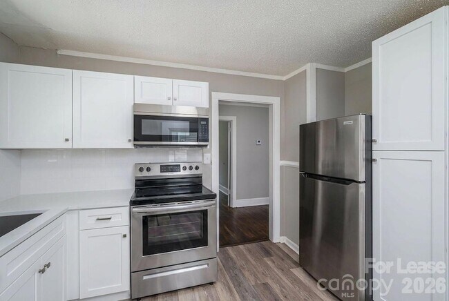 Building Photo - 913 Edgemont Ave
