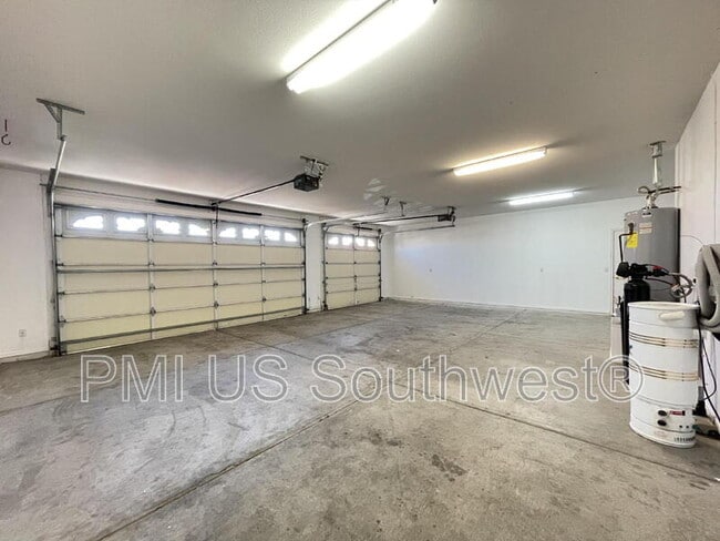 Building Photo - 3300 Ridge View Ave