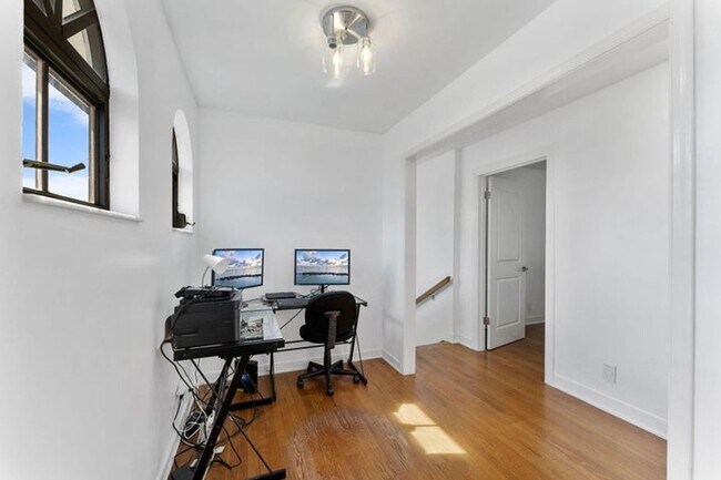 Building Photo - 150 Lucina Dr