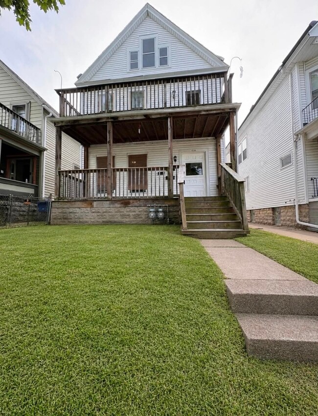 Building Photo - 414 Hoyt St