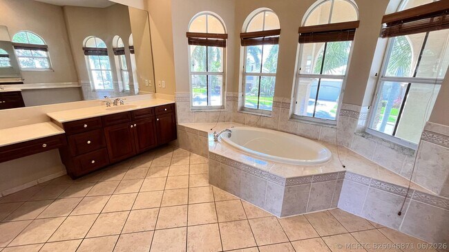 Building Photo - 9546 Worswick Ct
