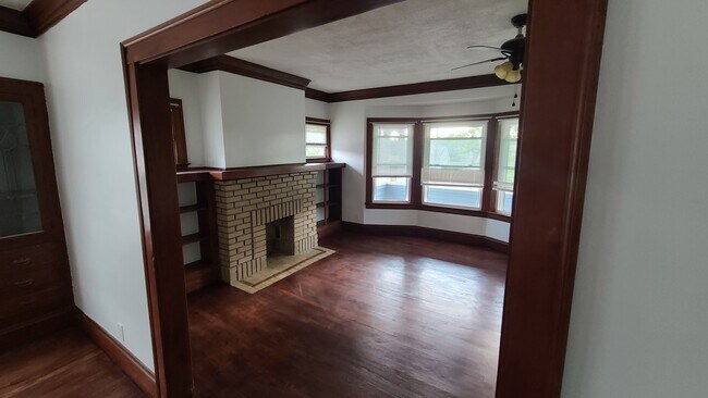 Building Photo - 3737 W 135th St