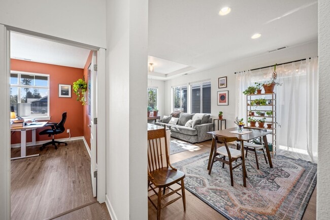 Building Photo - Beautiful Home with Modern Comforts