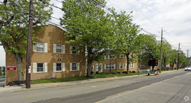 Building Photo - Plaza Garden Apartments