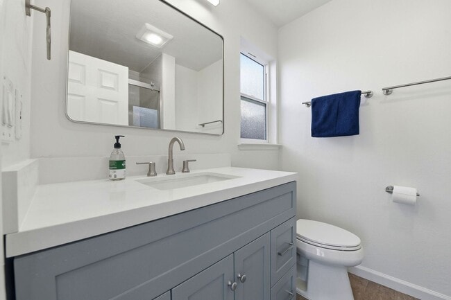 Building Photo - Move-In Ready Blossom Hill Gem – New Bathrooms and many upgrades!
