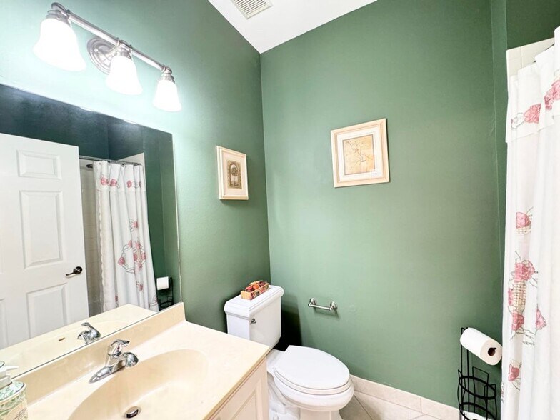 Building Photo - 8654 Lineyard Cay-