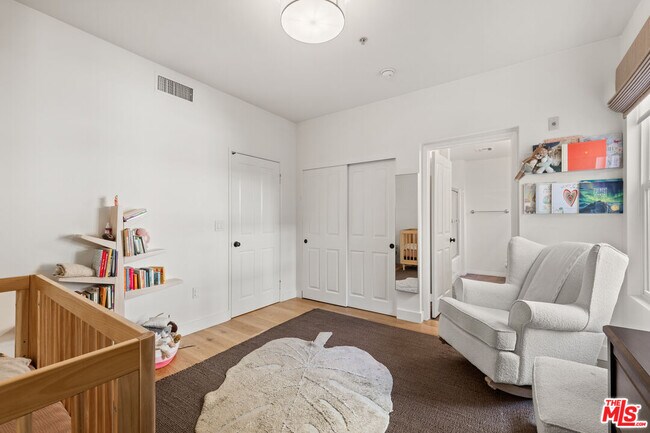 Building Photo - 6020 S Seabluff Dr