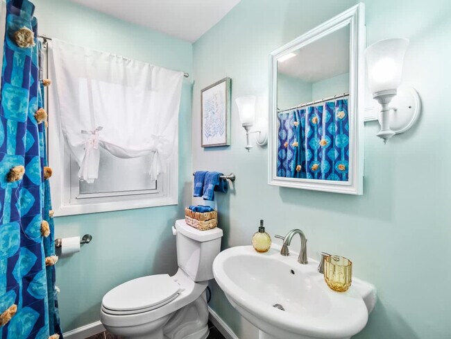 Building Photo - 386 Walworth Ave