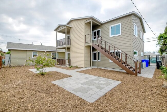 Building Photo - Fully Furnished Modern 3-Bed, 2-Bath Near ...