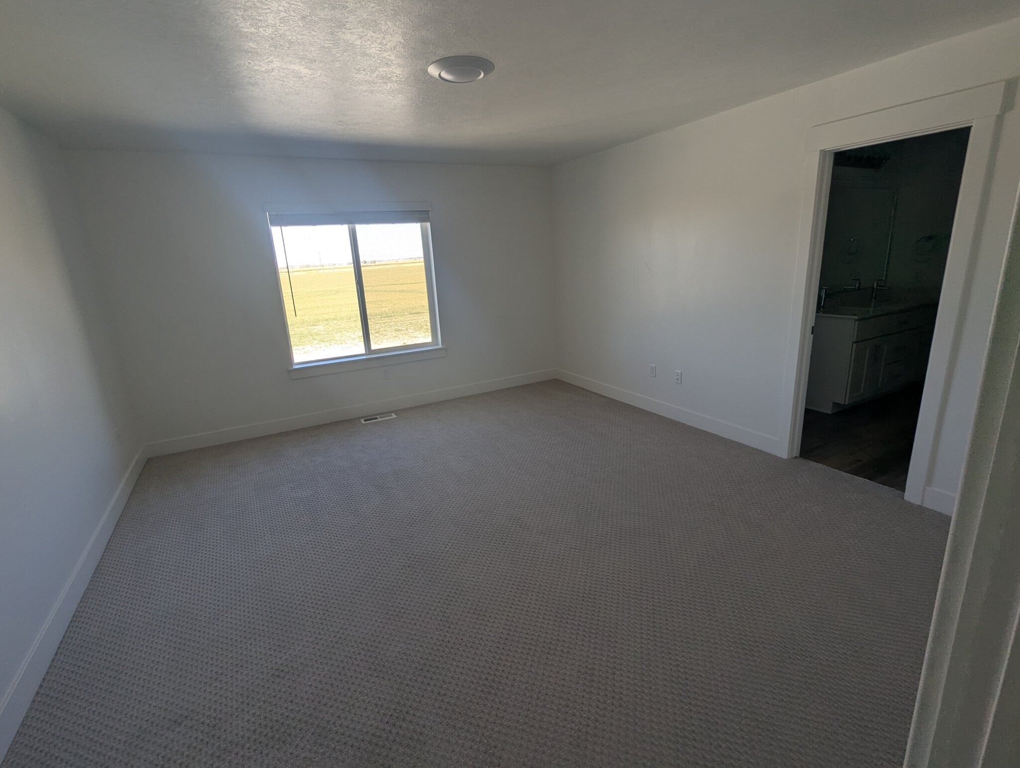 Building Photo - 616 W 650 N