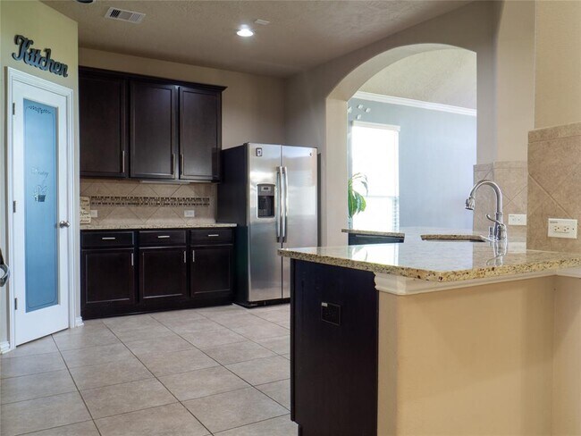Building Photo - 2419 Doral Dr
