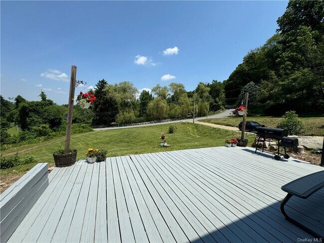 Building Photo - 20 Davis Hill Rd